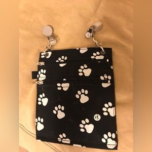 Dog walker helper w/2 clasps to hook on belt or pants, 3 pockets